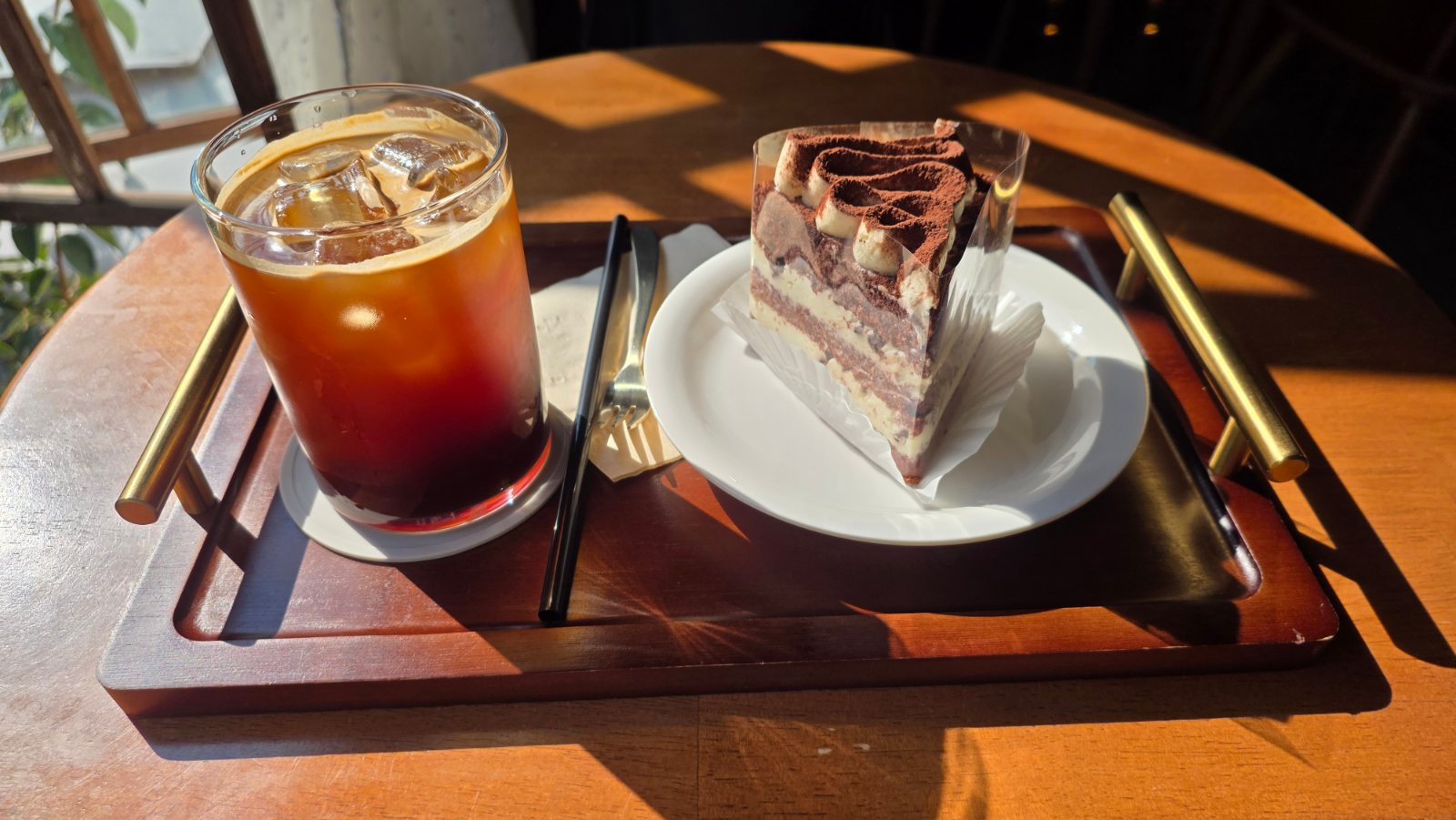 Coffee and cake at Geobuk Jutaek
