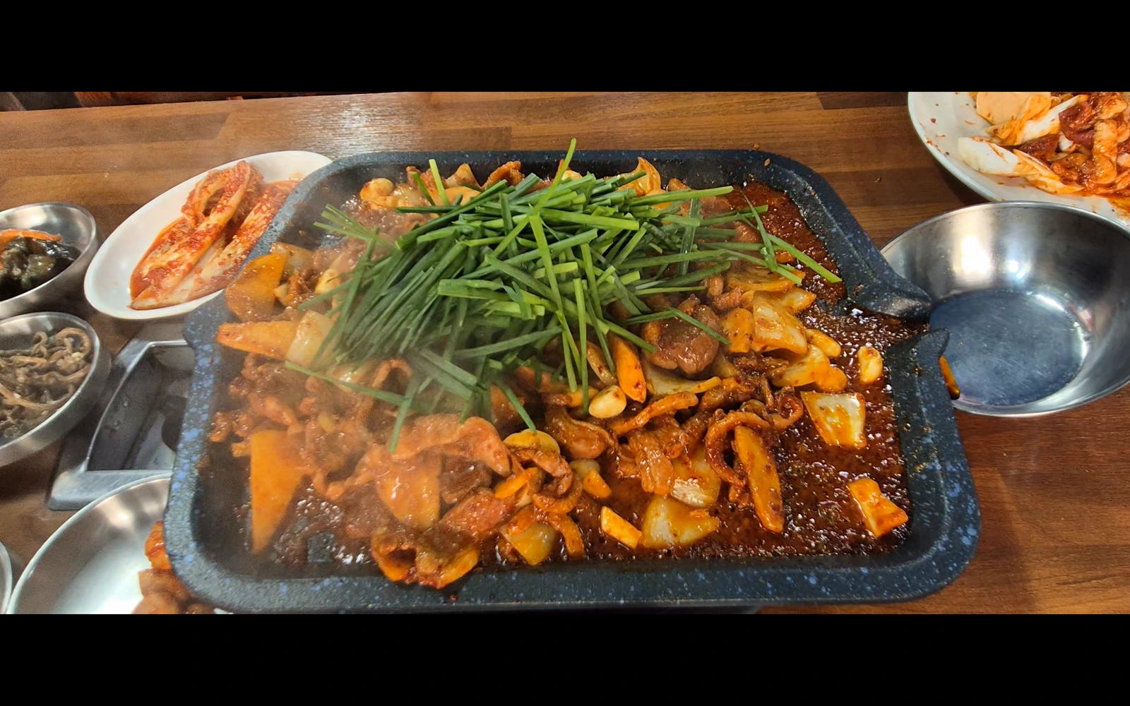 Duck jumulleok with chives