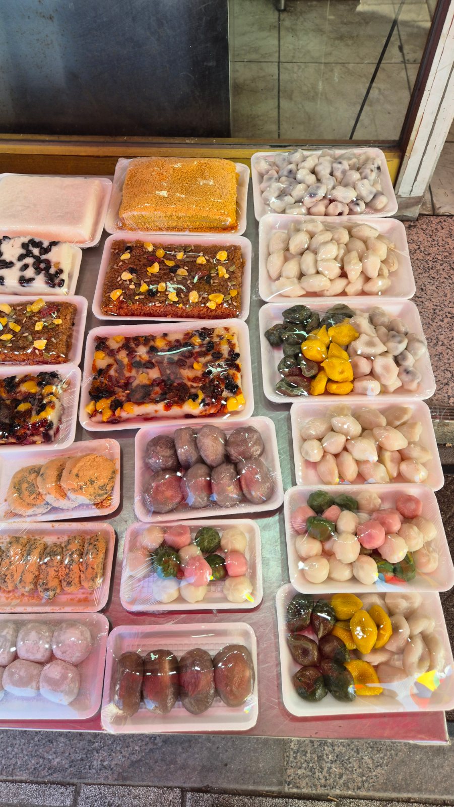 Various packaged rice cakes
