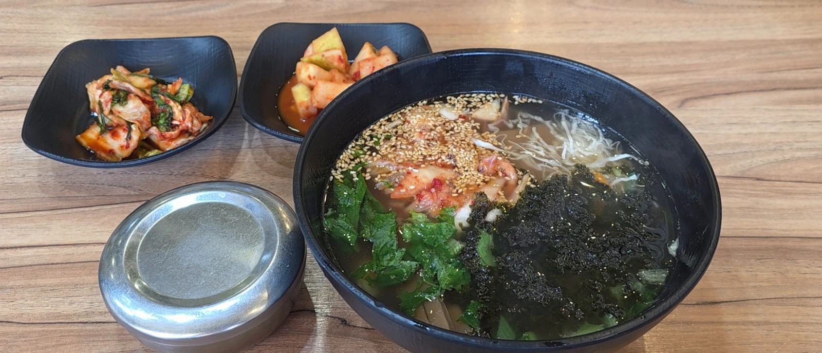 Warm acorn jelly soup with rice and side dishes