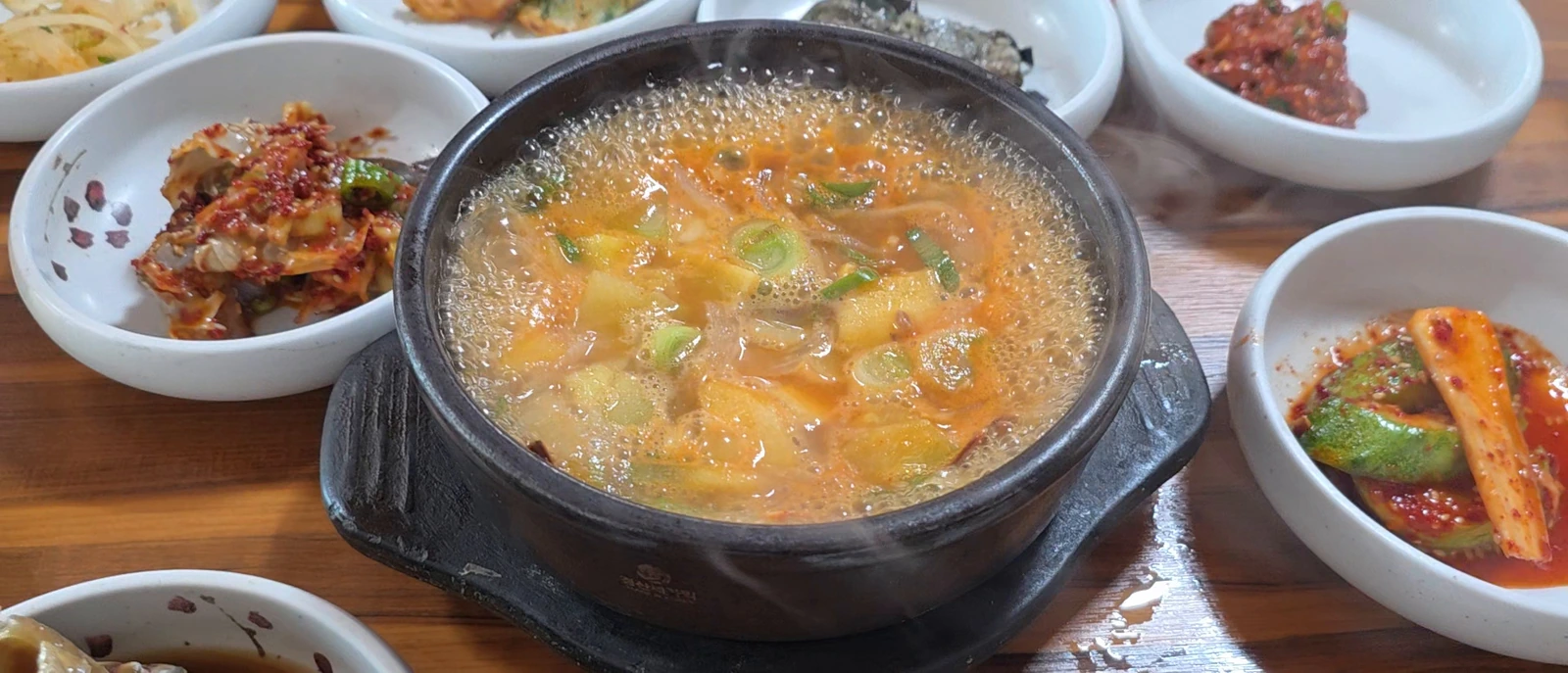 Doenjang-jjigae (soybean paste stew)